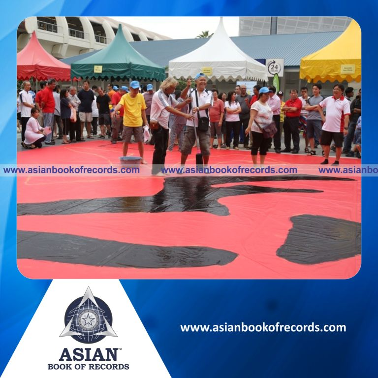 Largest Chinese Character Handpainted by a Team