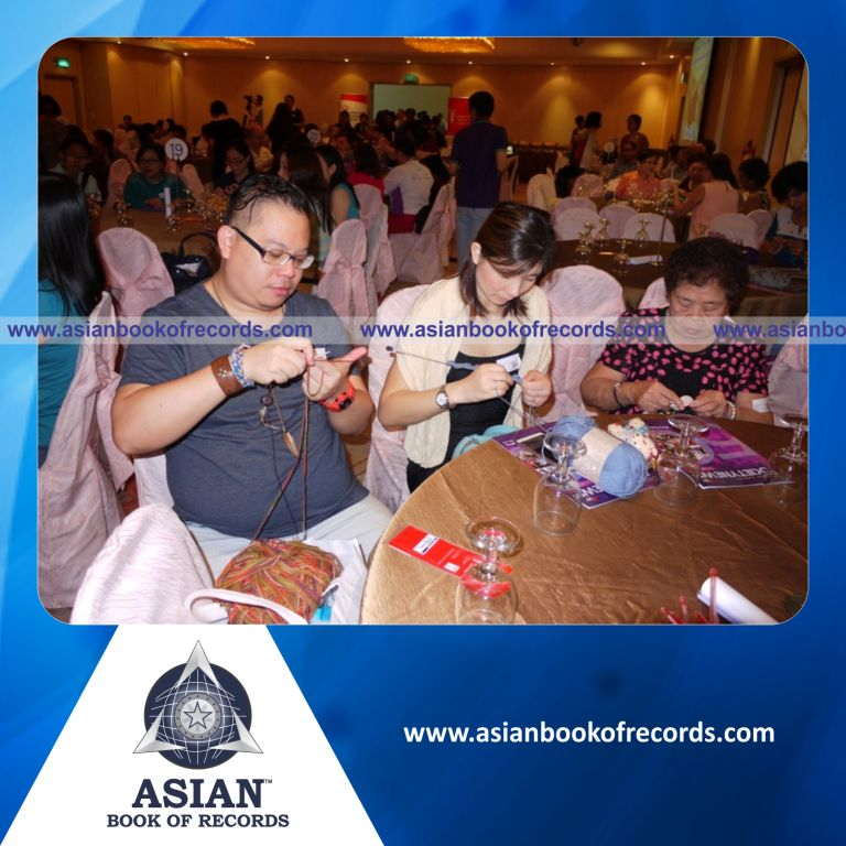 Highest Number of People Knitting Simultaneously (Single Venue)